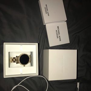 Michael kors smart watch gold